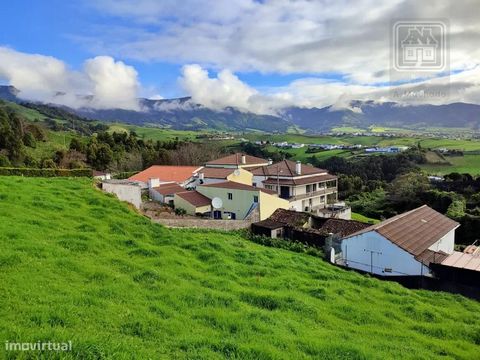 3 bâtiments rustiques (TERRAIN) qui se contiguënt, pour VENTE CONJOINTE d’une superficie totale enregistrée de 2 436 m2 (bien qu’il soit estimé que la superficie réelle est de 2 222 m2 selon le relevé topographique qui a été effectué), situés à Lomba...