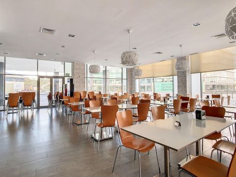 ¡OPORTUNIDAD DE NEGOCIO! Se traspasa restaurante en el Parque Tecnológico de Málaga. Este negocio ha estado funcionando durante 20 años y ha superado con éxito los desafíos de la pandemia. El motivo del traspaso es la jubilación. Este restaurante es ...