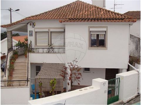 Páteo dos Marcolinos – Oportunidade Única na Várzea de Sintra   Se procura um investimento seguro e com excelente rentabilidade , o Páteo dos Marcolinos é a oportunidade ideal! Localizado na charmosa Várzea de Sintra , este conjunto habitacional ofer...