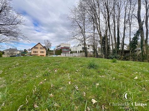 Novità in esclusiva nella tua agenzia Christelle Clauss Riedisheim! Terreno di 11,35 are di cui 5 aree edificabili, molto ben posizionato sulle alture di BRUNSTATT. Vicino a servizi, scuole, trasporti e autostrade. Libero dal costruttore. Facilmente ...