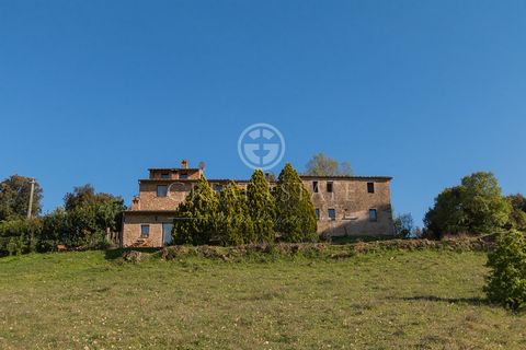 In an unspoiled place immersed in the Tuscan countryside, for lovers of peace and privacy, we find this beautiful portion of a farmhouse completely restored/rebuilt from a ruin demolished in 2006. The net surface is 217sqm plus a portion of a hut to ...