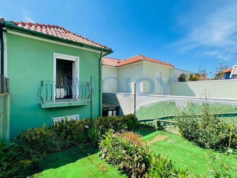 Excellent two-storey villa located in The António Aroso District, in the mediations of the City Park, 5 minutes from Avenida da Boavista. This villa is inserted in a picturesque and quite quiet neighborhood of the city of Porto. Property Features: 1s...