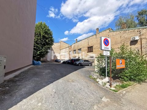 Terrain bien situé. Situé à proximité du marché central, de la gare routière, des universités et des immeubles d’appartements. Un immeuble d’appartements de 3 à 5 étages peut être construit et vendu comme appartement ou loué. Opportunité d’investisse...