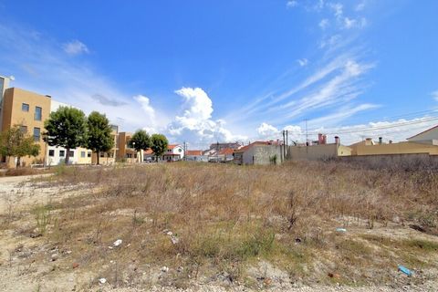 Located in Caldas da Rainha. Urban land with a total area of ​​1,115sqm, excellent sun exposure; Gross building area: 1,000.00sqm; Building implantation area: 500.00sqm; Feasibility of construction for 4 floors with 2 to 3 blocks (24 to 28 dwellings)...