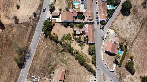Urban land with 1270m2 in the Alentejo plain, with architectural project, for housing construction. Possibility of using the total area for construction. Possibility of dividing the plot into 2 plots, for the construction of 2 villas. Located in Chap...