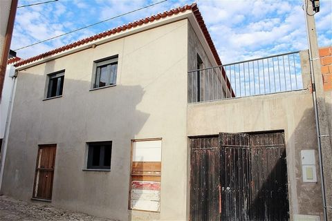 3 bedroom villa under construction, consisting of 2 floors with energy pre-certificate B, located in Bemposta. The R/ch consists of kitchen, large living room and toilet service. 1st floor with 3 bedrooms and toilet. It also has garage for 2 cars, st...
