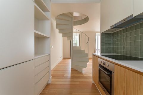 Welcome to Tijolo Duplex – A unique 128 sqm two-bedroom duplex apartment located in the trendiest area of Lisbon, Principe Real. Spacious and modern, this apartment offers a lot of light and design details. Plus the apartment possesses a pleasant ter...