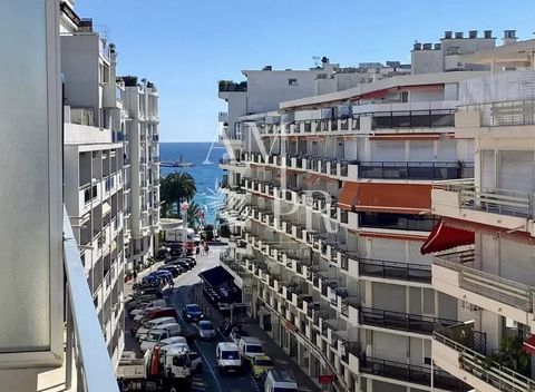 Amanda Properties offers you a flat on the top floor of a residence in the immediate vicinity of the Croisette and its fine sandy beaches. The property benefits from a high quality renovation and a terrace of more than 14sqm with a panoramic view on ...