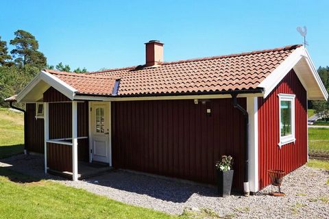 Welcome to Ucklum - 7km from Stenungssund and day distance to the coastal islands of Tjörn and Orust. Here you can choose to swim either in the lake or salt baths by the sea. The cottage is located on the owner's plot with lovely views of meadows and...