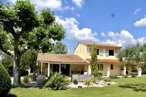 Ref 66656FC: In the town of Puygiron, a few minutes east of Montélimar, come and discover this house nestled between vegetation and Lavender fields Covering an area of approximately 160 m2, it consists of a large living room with open kitchen opening...