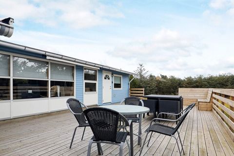 Well-kept cottage with newer kitchen on large natural plot approx. 700 meters from child-friendly beach at Lyngså, renovated in 2018. The house is well furnished with room with double bed, room with bunk beds (dimensions, 183 cm) and room with Norweg...
