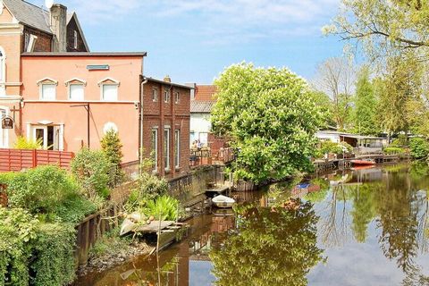 This first-class cottage, & quot; Kum Weer & quot ;, in Danish construction style, is located on a plot in the second row not far from the water 's edge in the Water and Landscape Park in Otterndorf. Here you can really relax and enjoy your holiday i...