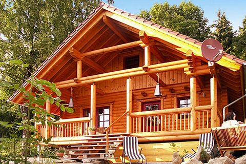 Log cabin in a quiet, south-facing hillside location right next to the forest and the hiking trail to the Brocken. It lies at an altitude of 622 meters at the foot of the Brocken peak, around five kilometers away, with a view of Schierke and the Wurm...