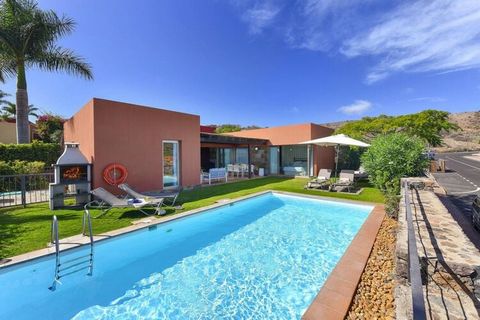 In addition to the sensational view of the coast, the exclusive holiday home promises you one thing in particular: here you feel at home, daily worries and stress are not at home. Enjoy the exclusive location of the ground floor holiday villa and, fo...