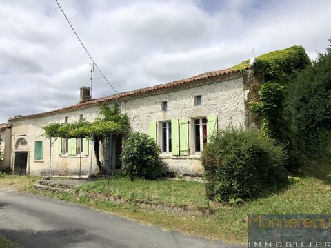 Zwischen BARBEZIEUX und BAIGNES - 5 Minuten Autobahnkreuz N10 - In der Gemeinde MONTMERAC, in einem kleinen Weiler, ruhig - Bauernhaus aus Stein, das komplett saniert werden soll, typisch für die Süd-Charente. Es ist auf einem Grundstück in zwei Teil...