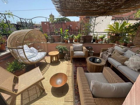 Sky-Earth Quadri levels terrace adiac P.zza Trilussa Rome, in the heart of Trastevere a few steps from Piazza Trilussa, in one of the most prestigious and characteristic squares of the neighborhood, we are pleased to offer for sale an exclusive sky l...