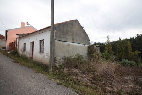 House for restoration, in Casal Novo / Maiorga, just 5 minutes from the center of Alcobaça, with 420m² of land, and an area of 90m², excellent for restoration and monetization. Good price. Ideal for those looking for the peace of the countryside, not...
