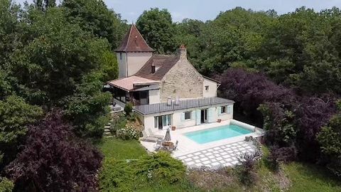 DEGAGNAC 46340 - Old stone house with swimming pool and superb views on a plot of about one hectare (10150m2) of which 2610m2 is not adjoining. Price: 375.000 euros FAI charge seller. Located in a quiet location, is this old stone house built on 3 le...