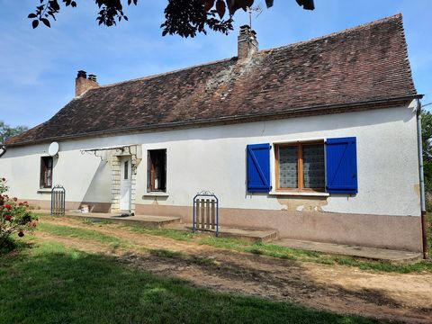 Farmhouse in a small village located between BOULOIRE and VIBRAYE in a small quiet street. This charming house consists of a large kitchen, a living room, a bathroom, a separate toilet, a large bedroom and a storeroom. Adjoining the house, 3 old soue...