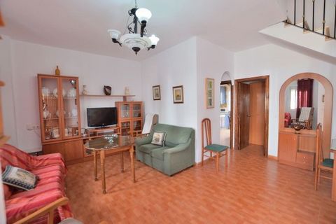 Nice and cozy house in Cortes de la Frontera. In one of the best areas of this emblematic town we find this beautiful house ready to move into. From its large porch we give access to the house that is distributed as follows: On the ground floor: larg...
