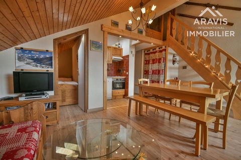 Discover exclusively at Aravis International, this beautiful T3 Bis in a green setting with breathtaking and plunging views of the valley and the Aravis. Bright, with high ceilings, it consists of a kitchen area open to the living room with cathedral...
