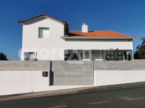House T3 duplex, with modern architecture and large areas, located in the parish of Pico da Pedra, in the municipality of Ribeira Grande. It consists of two floors, where there is an equipped kitchen, pantry, living room, dining room, games room, acc...