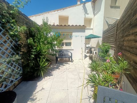 In the heart of the village, charming house including: On the ground floor, a beautiful living space with open kitchen of about 40m2 overlooking a garden of 46m2. Upstairs 2 bedrooms and a bathroom. Easy parking in the direct vicinity of the house. (...