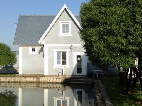 An ideal place for meetings and relaxation together - the guest house of 80 sq.m. with therapeutic sauna. The house is located on the section 7 acres, 22 km (25 min) from Moscow to speed Novorizhskoe highway. On the territory of parking for 2 cars, t...