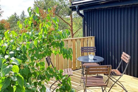 Welcome to a lovely cottage in the beautiful environment of Stockholm's northern inner archipelago. The cottage is located high up with incredible views with a nature plot, undisturbed location. Beautiful sea view over Isättraviken. Here you can sit ...