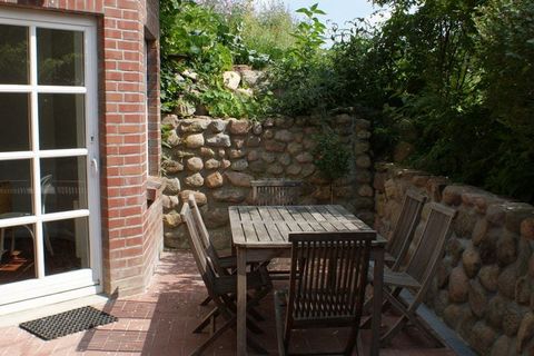 This traditional and cosy apartment is situated in Semlow. Ideal for a family or friends, it has 1 bedroom and can accommodate 4 guests. It has a fenced garden and a terrace for you to soak up the lovely winter sun. The Semlow town centre is just 2 k...