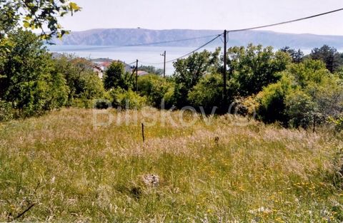 Ledenice, a place northeast of Novi Vinodolski, building plot of 365 m2 for the construction of a family or weekend house. Dimensions: approx. 22 m (length) x approx. 16.5 (width). The nearest beach is easily accessible by car. Small coves with rocks...