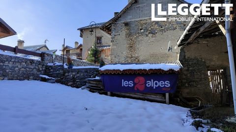 A17796 - This traditional Alpine village house offers an amazing potential for those looking for a real bargain of a renovation project. It is located 11 km ( 20 mins) from the Deux Alpes ski area in Mizoen, a classic mountain village that is known f...