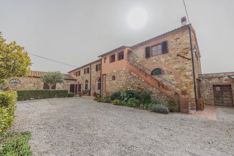 This typical Tuscan rustico is nestled in the setting of a small borgo, where the tranquil atmosphere will quickly make you forget everyday life. The house is in very good condition and was renovated 20 years ago, with both the roof and the attractiv...
