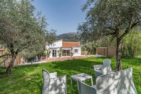HOUSE ON 2 LEVELS IDEAL FOR 2 FAMILIES In absolute calm with breathtaking views of the hills of Grasse, we find this completely renovated house with a three-bedroom apartment, living room and kitchen. Everything opens onto a beautiful terrace. Beauti...