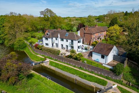 With origins dating back to the 1800s, Hawford Lock House is a truly spectacular, immaculately presented family home that has been greatly extended and beautifully modernised with the added benefit of generous gardens ideal for families and entertain...