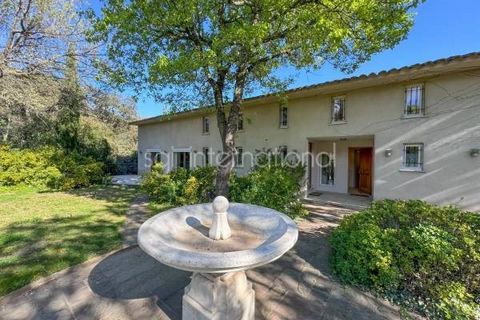 Land 4395 m2 - villa 340 m2 - 7 bedrooms - 6 bathrooms In a private and closed domain of Grimaud Beauvallon Bartole - magnificent bastide of 340m2 - high quality services offering a beautiful sea and countryside view - 1.2km from the beach Built on a...