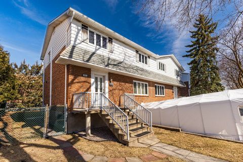 Semi-detached single-family home with 3 good-sized bedrooms, finished basement, integrated garage and large, sunny, intimate yard. Located in a peaceful family neighborhood, just steps from Ferland Park and Gabrielle Roy elementary school. RARE ON TH...