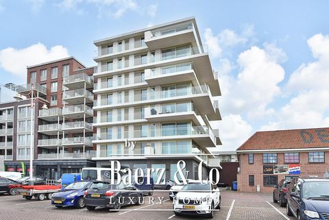 Apartamento muy lujoso con terraza amplia y soleada, 2 plazas de aparcamiento, trastero en el puerto de Scheveningen. Esta propiedad se encuentra en el tercer piso de la casa fresca, este complejo tiene un nivel de acabado muy alto y ofrece mucho luj...