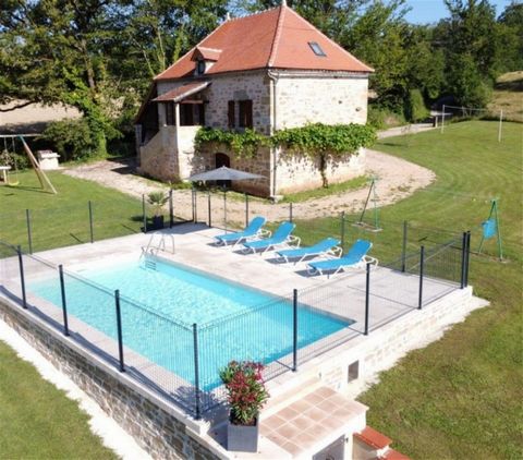 This property is located only 25 minutes from Figeac, This lovely stone house nestling in the heart of the Lot countryside provides a real haven of peace and tranquility. With its 3 bedrooms, refreshing swimming pool, ping-pong table for relaxing mom...