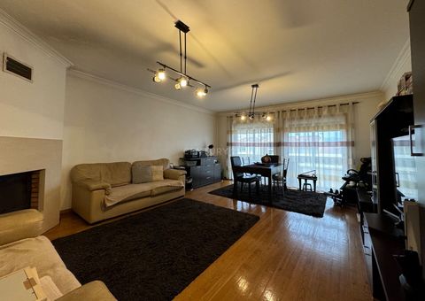 Apartment located in a mostly residential area, located next to the Chaves Private Hospital, consists of 3 bedrooms and two bathrooms, one of which is a suite. Living room with stove and furnished and equipped kitchen. The apartment also has two fron...