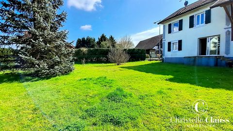 House of 136m2 on a fenced plot of about 7 ares in the commune of Chavanne sur l'étang. This house, between Alsace, Switzerland and the territory of Belfort, consists of a ground floor including a living room of 32 m2, a fitted kitchen of 13 m2 overl...