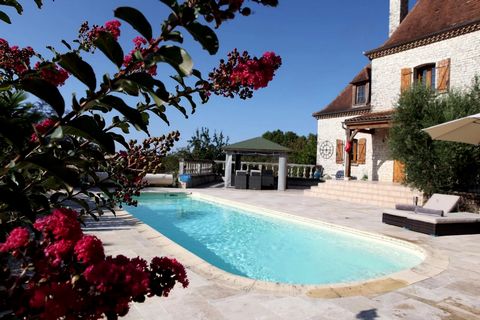 A very well-presented turnkey family home with a 2-bedroom self-contained apartment in a peaceful countryside location in between the very popular Bastide towns of Belves and Monpazier in the Dordogne. Modern with 6 bedrooms, 6 bathrooms, self-contai...