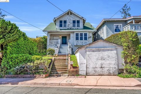 Welcome to 333 Pacific Ave in the charming town of Piedmont! Nestled atop one of the most coveted streets, this timeless residence beckons with the allure of history and the promise of a vibrant future. Dating back to 1916, this distinguished home bo...