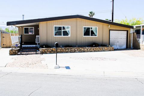 Charming Home in 55+ Community. This home is Pet Free, Smoke free and Furnished! This delightful 3-bedroom, 2-bathroom home offers the perfect blend of comfort, convenience, and leisure. Located just minutes away from The Agua Caliente Casino The Acr...