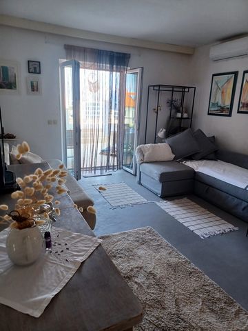 A beautiful apartment with a sea view. Relax in this unique and comfortable accommodation. Suitable for both work and pleasure. Close to the beach and city center, ideal for exploring the island of Brač.