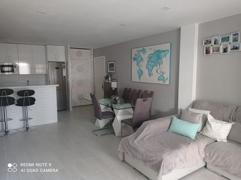 DO YOU WANT TO LIVE IN A QUIET AREA IN THE URBANIZATION OF COTO IN MIJAS? We offer you an apartment with 3 beautiful and bright bedrooms, with large built-in wardrobes, 2 bathrooms, a large living-dining room, with a fully equipped open-plan kitchen-...