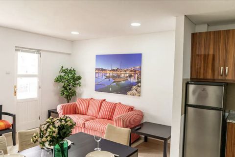 Explore Gaia and Porto in this spacious and central apartment. A 2-minute walk from the metro station that takes you to all corners of Porto. A 10-minute walk from the famous Jardim de Morro, with stunning views and a 20-minute walk from the emblemat...