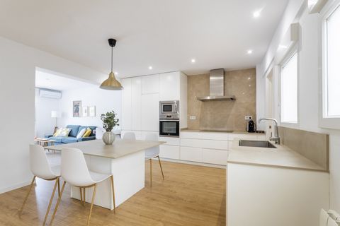MONTHLY RENTAL - It is rented exclusively as a temporary residence, not having tourist, vacation or leisure purposes. Freshly renovated in 2023, our stylish house is a short 5-minute walk from Las Arenas beach. Public transport connects you to the ci...