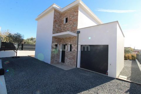 Ref 3987LC- draguignan In a quiet area, come and discover this new modern villa with high quality services, very well appointed, bright thanks to the large bay window, come and admire its large living room with its fitted kitchen, open and overlookin...