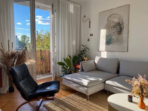 - Beautiful space Beautiful apartment in a quiet old Mokotów district, with mid-century modern furniture and lots of books. Apt is full of light (amazing sunset views) with a spacious living room and comfortable kitchen. The bathroom is equipped with...